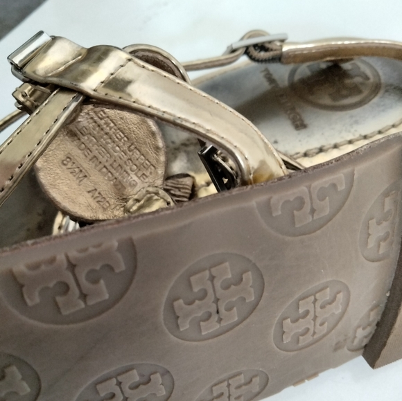 Tory Burch Metallic Gold Ali Thong Sandal Sz 8.5 - Picture 2 of 16